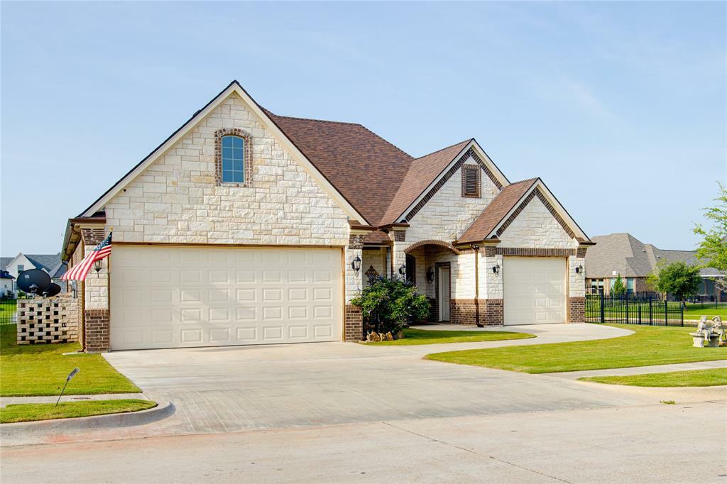 Property Photo: 6605 Pinehurst Drive TX 76049
