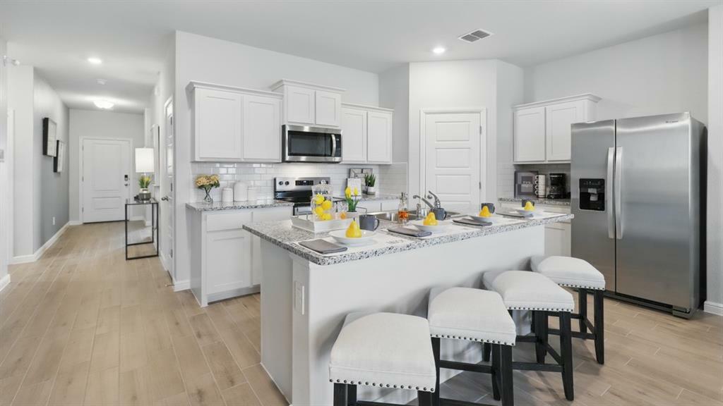 Property Photo: 513 Pendleton Avenue TX 76059