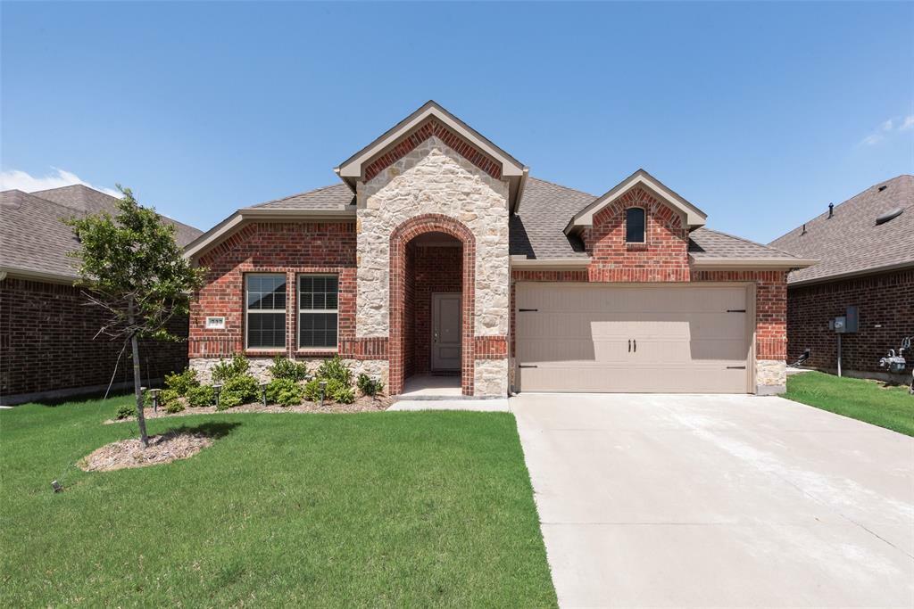 Property Photo: 727 Dove Haven Way TX 75166