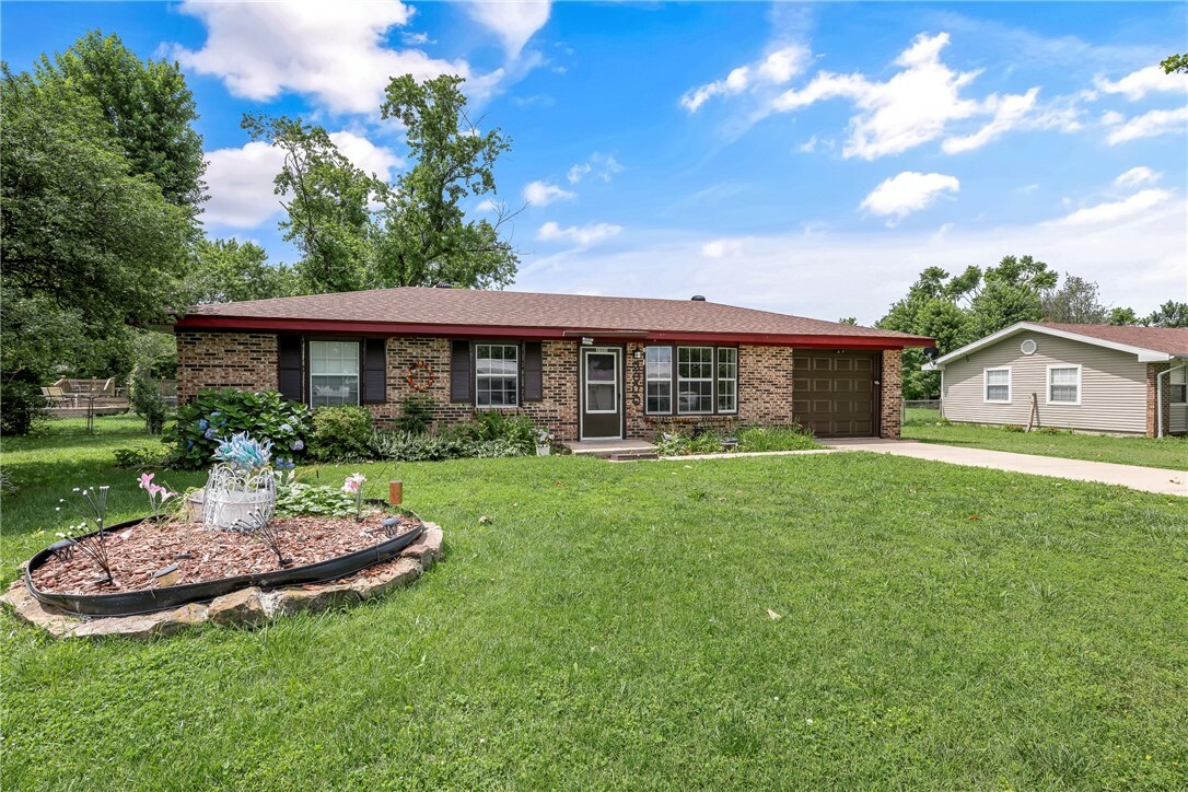 Property Photo: 2000 W Wood Street AR 72756