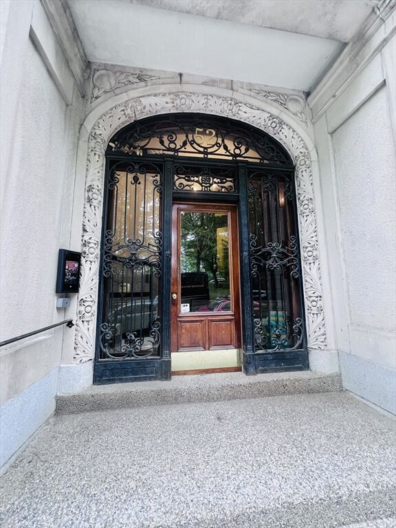Property Photo:  52 Charlesgate East 160  MA 02215 