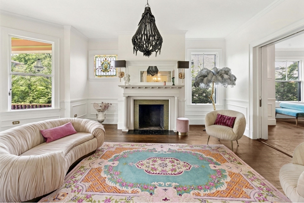 Property Photo: 929 Beacon St MA 02459