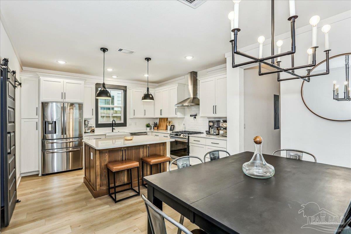 Property Photo:  130 S I St  FL 32502 