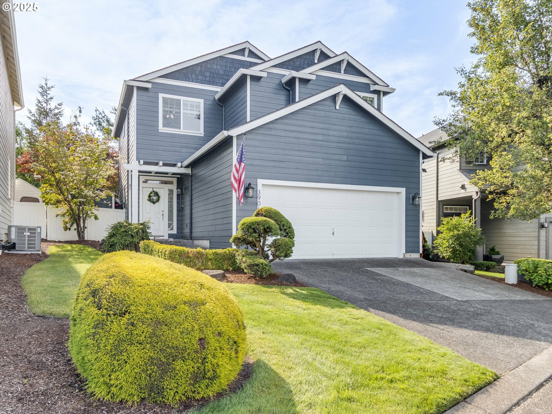 Property Photo: 3906 NW Oakridge Ln WA 98607