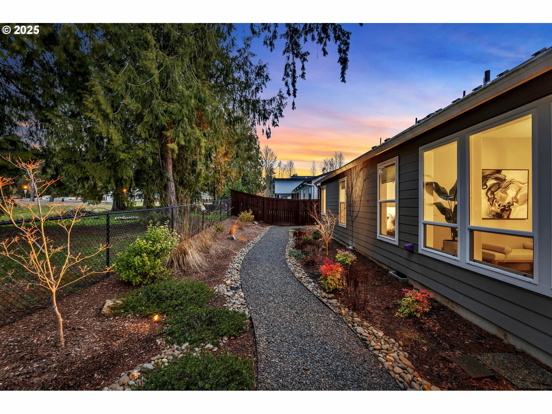Property Photo:  1718 SE 40th St  WA 98606 