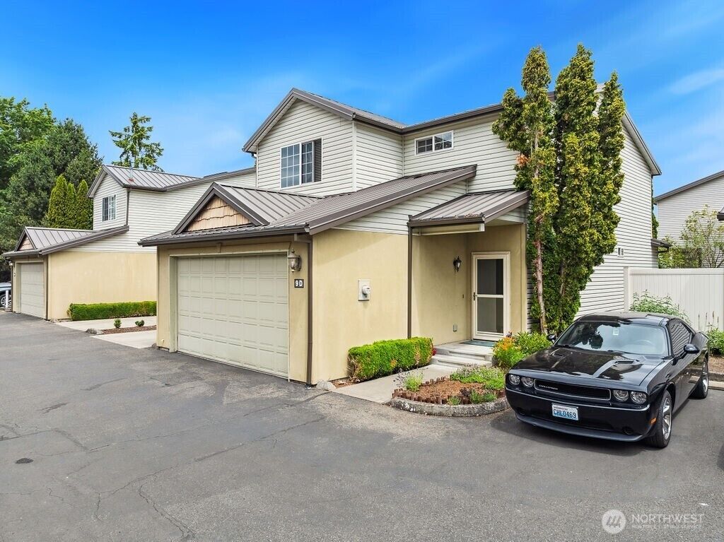 Property Photo:  418  17th Street SE 9D  WA 98002 