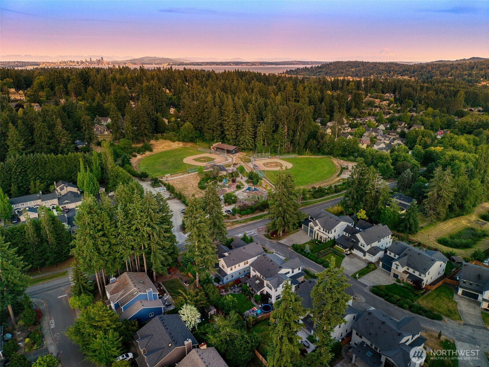 Property Photo:  8784 NE Winslow Grove Ct  WA 98110 