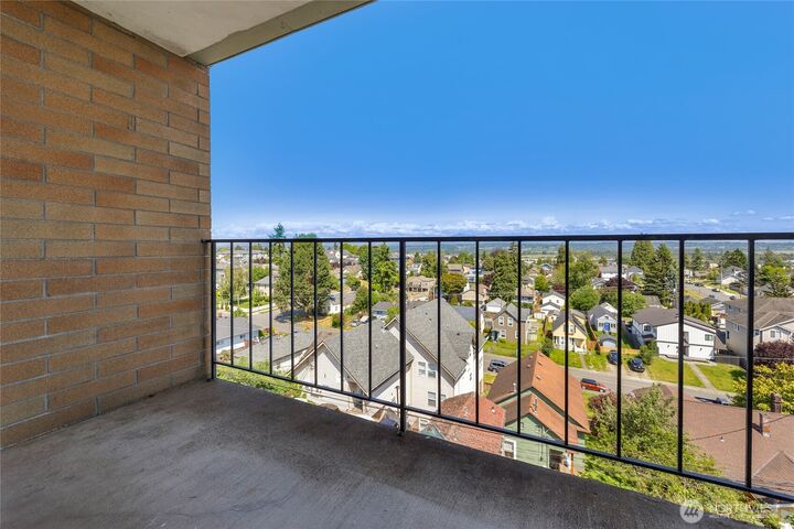 Property Photo:  3425  Colby Avenue 601  WA 98201 