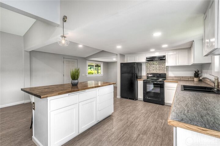 Property Photo:  32407  72nd Avenue S  WA 98580 