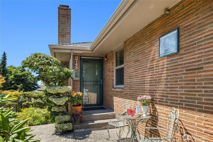 Property Photo:  6743  40th Avenue SW  WA 98136 