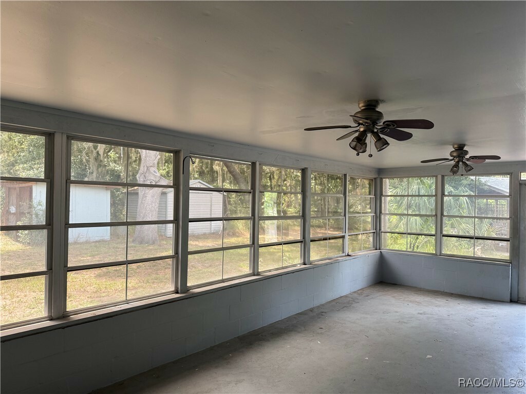 Property Photo: 438 S Camillia Avenue FL 34429