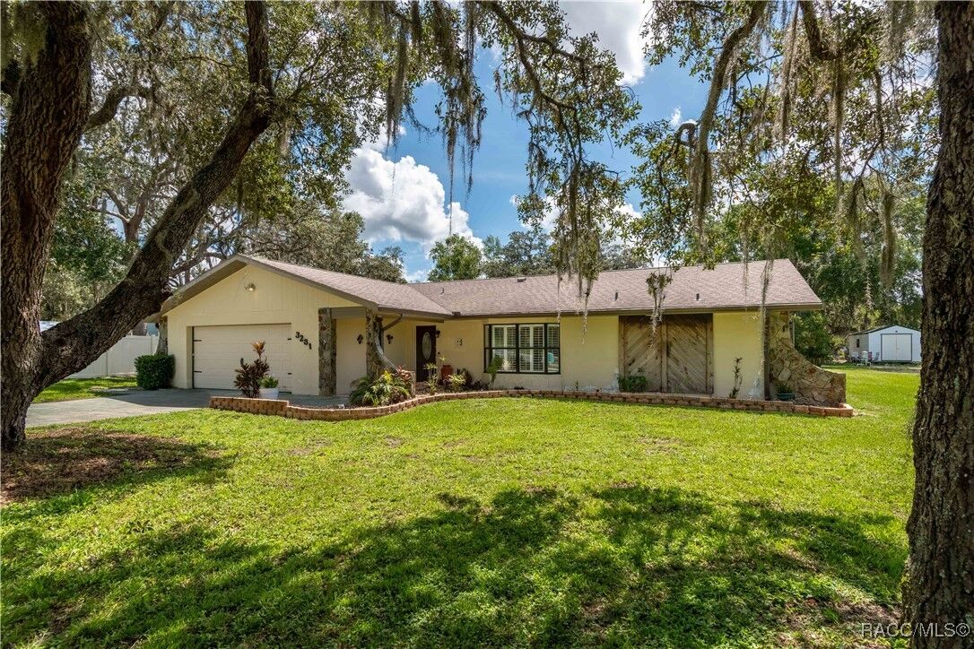 Property Photo: 3231 S Eagle Point FL 34450