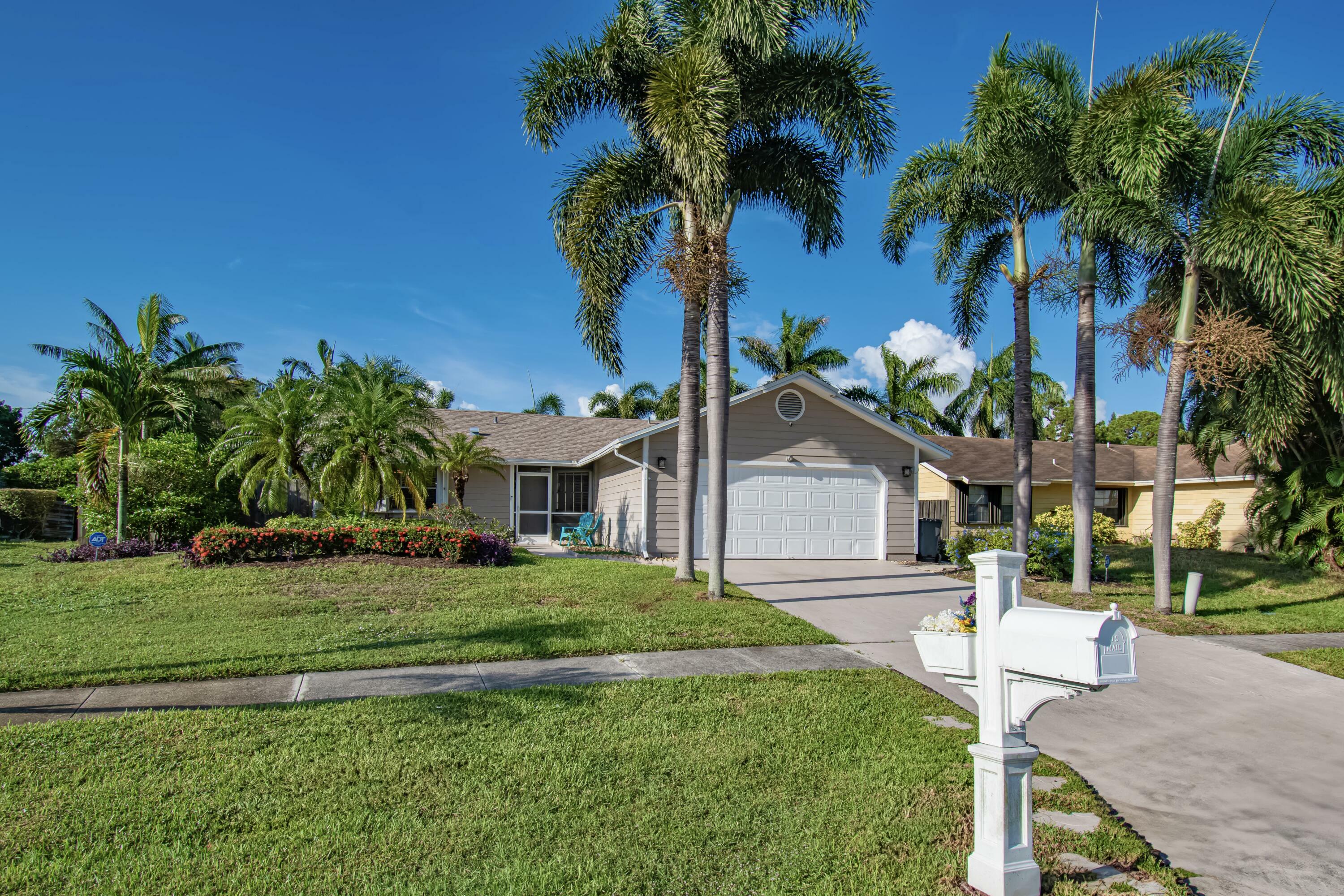 Property Photo: 5064 El Claro Circle FL 33415