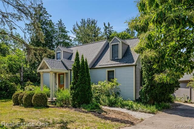 Property Photo:  30115 Munger Drive  MI 48154 