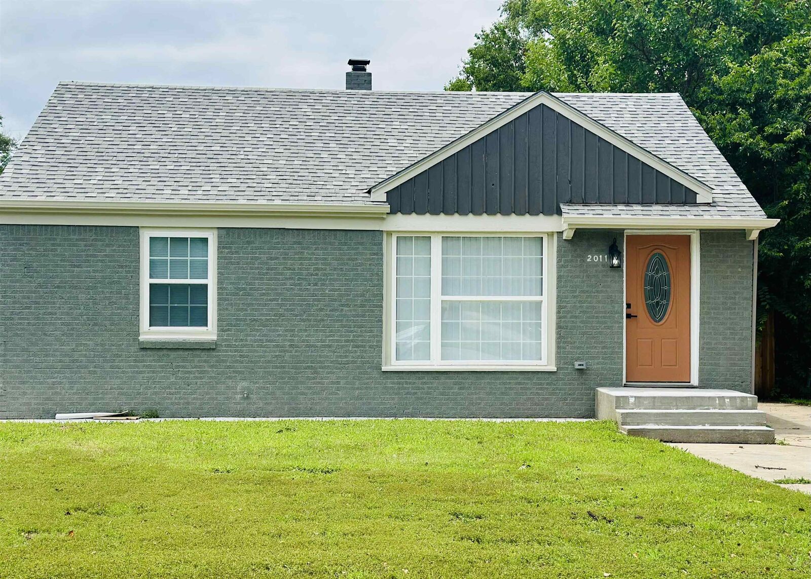 Property Photo:  2011 N Grove Ave  KS 67214 