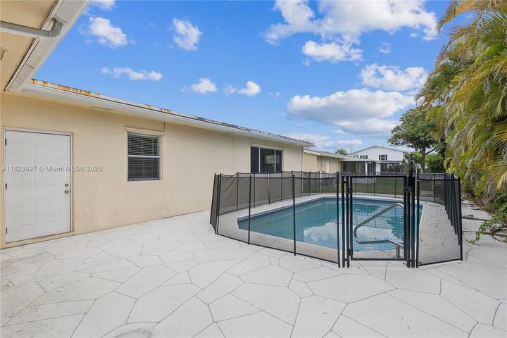 Property Photo:  156 SW 126th Ave  FL 33325 