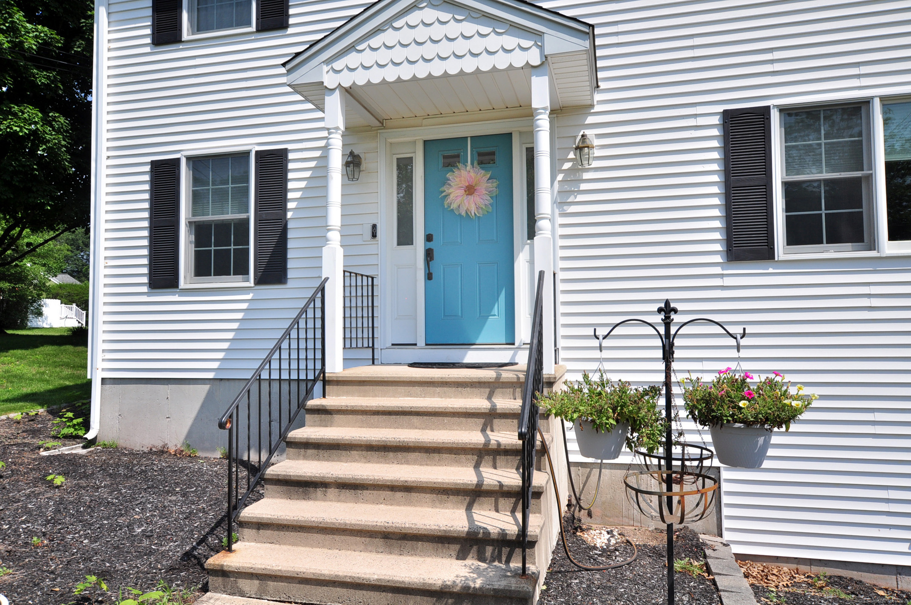 Property Photo: 503 Mulberry Street CT 06479