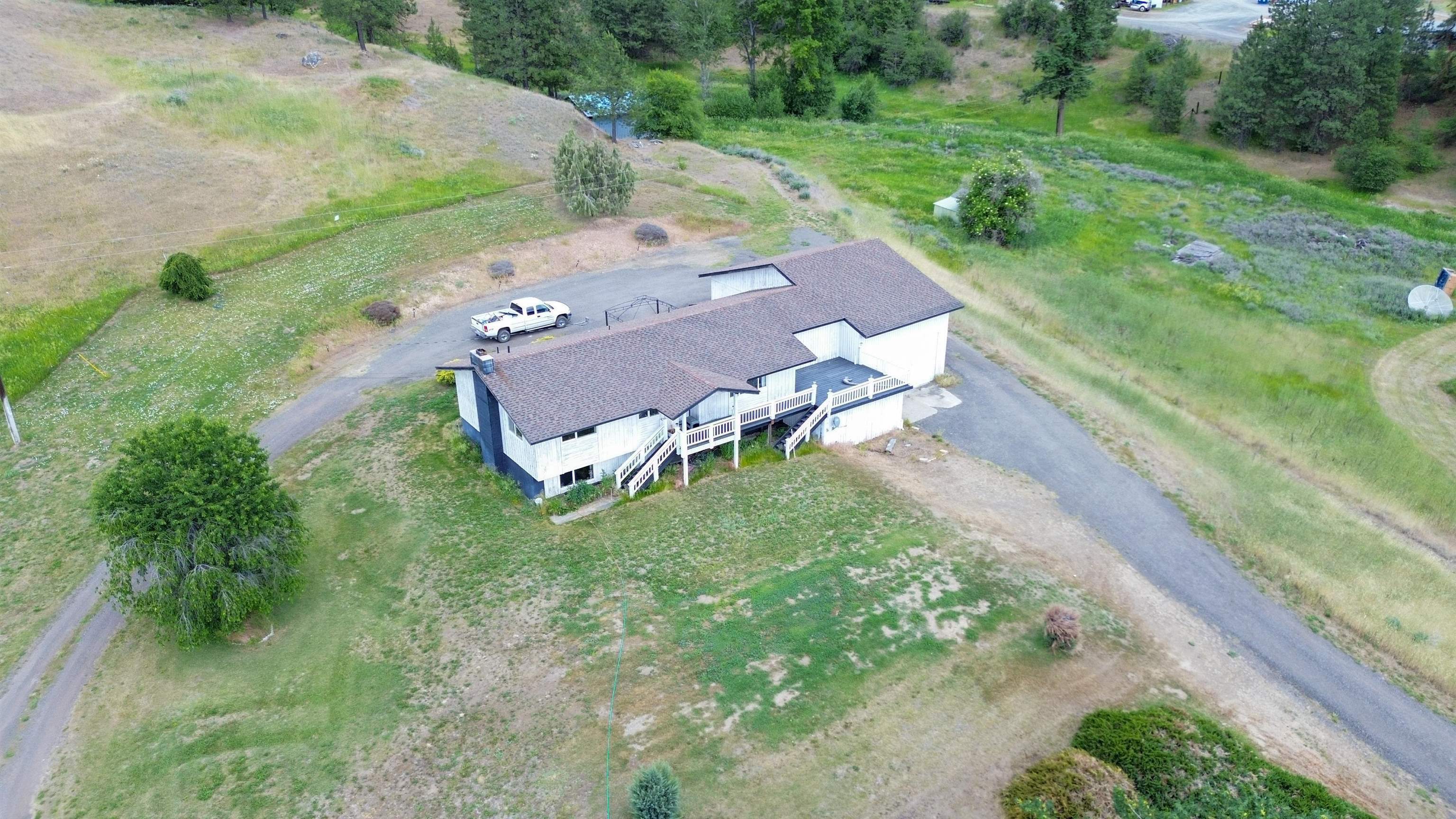 Property Photo: 598 N 395 Hwy WA 99141