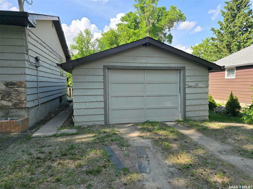 Property Photo: 420 Beryl Street SK S0G 0K0