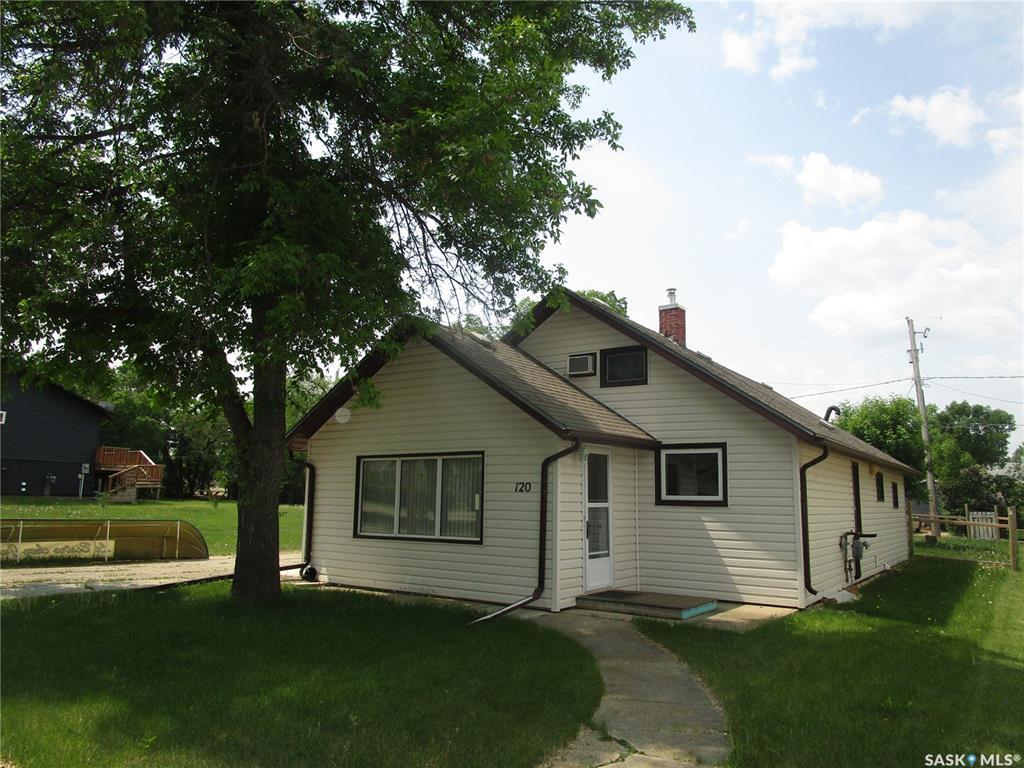 Property Photo: 120 2nd Street E SK S0H 2K0