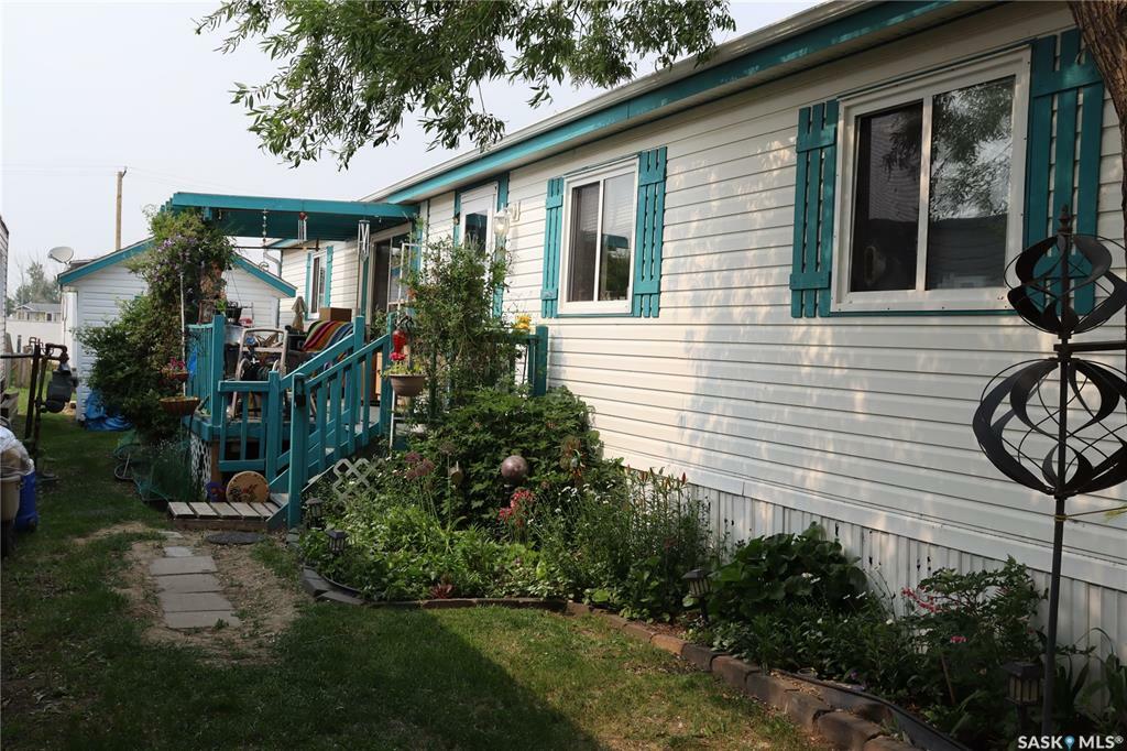 Property Photo: 401 Railway Avenue E 12 SK S0L 3J0