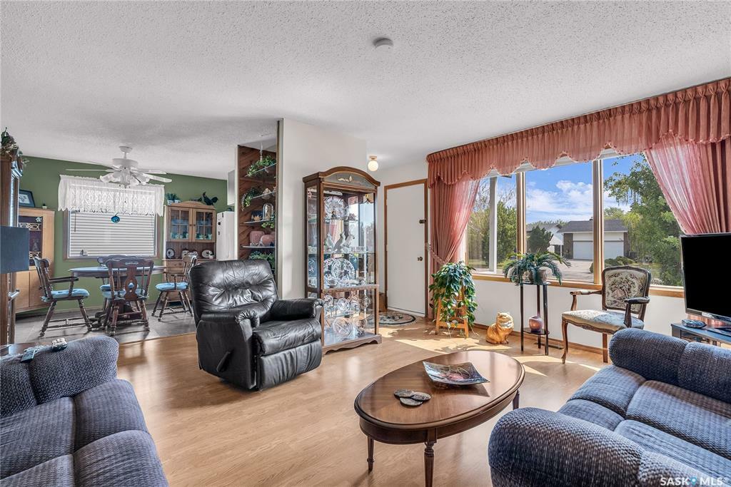 Property Photo:  629 16th Street  SK S0K 2A0 