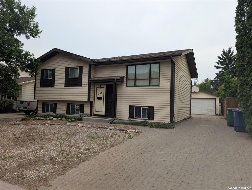 238 Stillwater Drive  Saskatoon SK S7J 4K3 photo