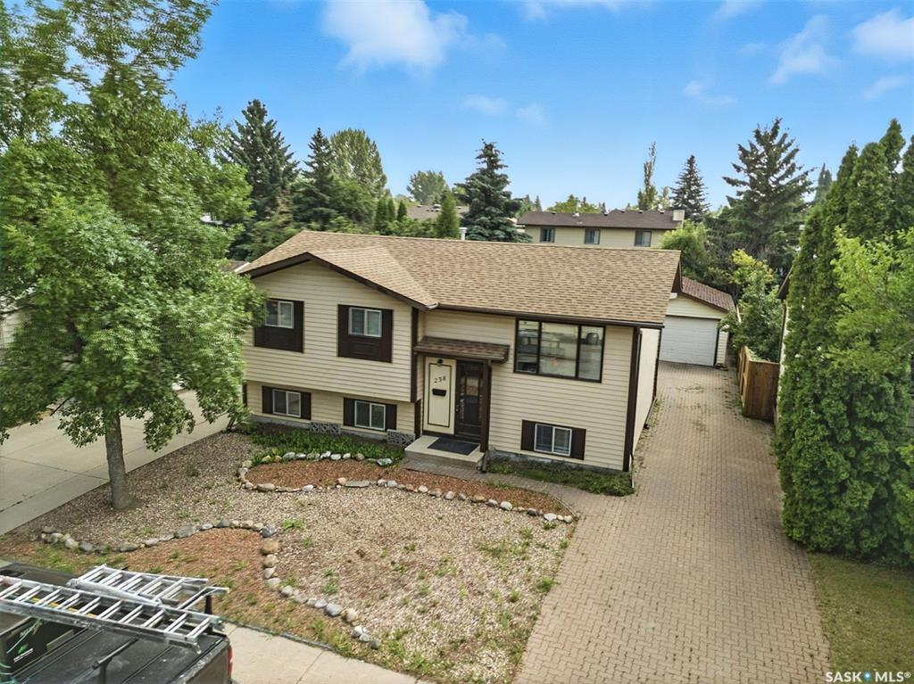 Property Photo: 238 Stillwater Drive SK S7J 4K3