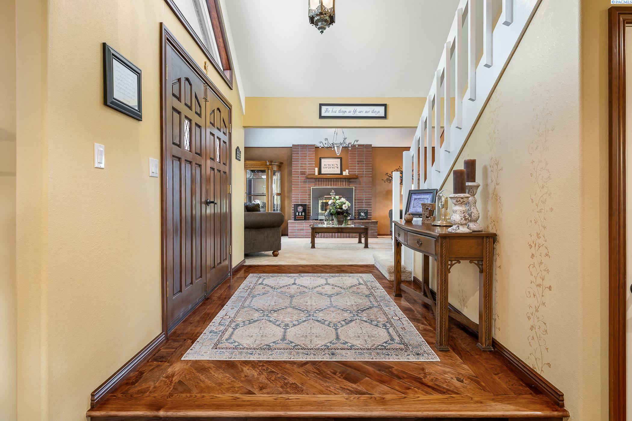 Property Photo: 4834 W Robin Ct WA 99353