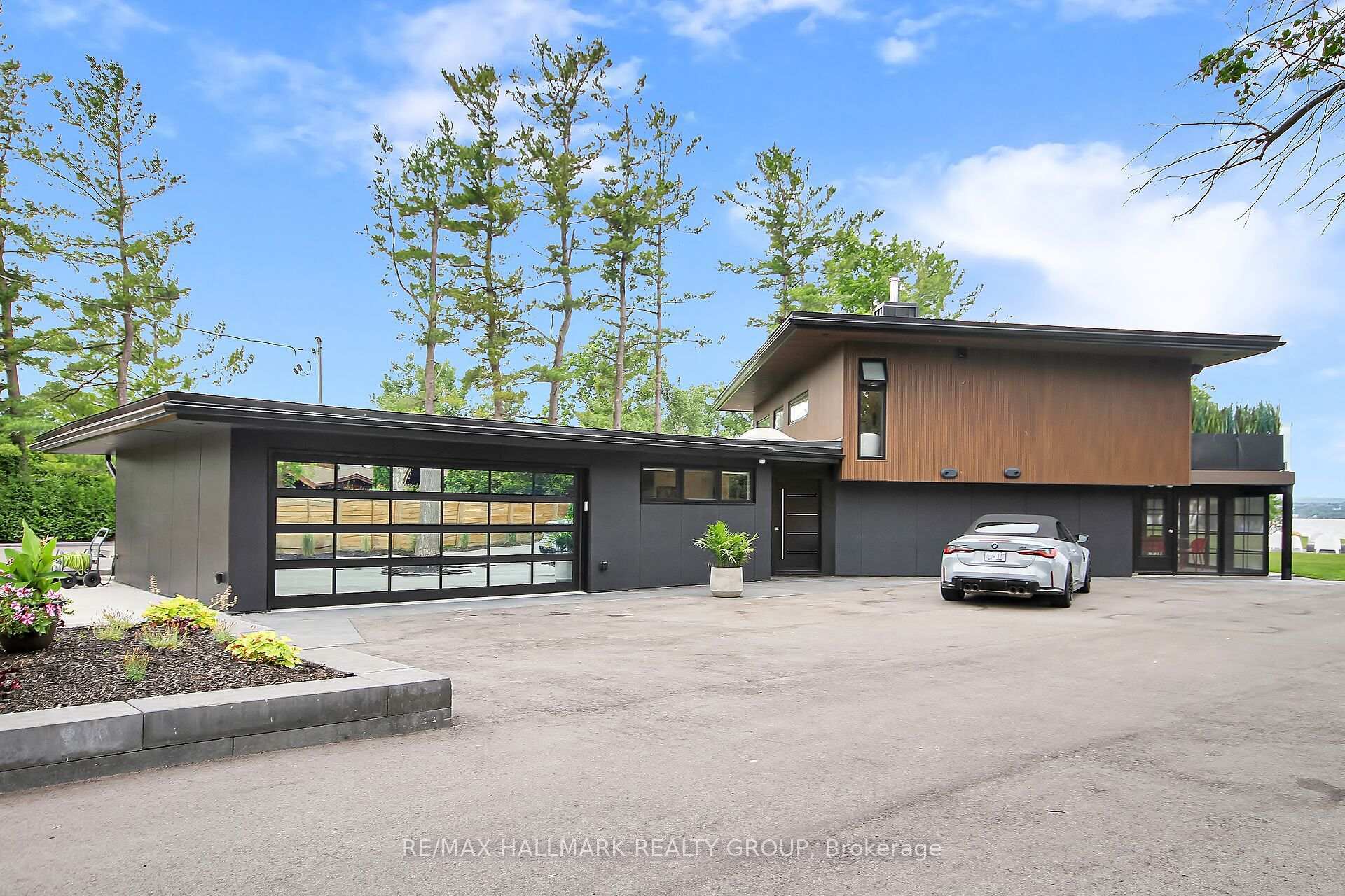 Property Photo: 227 Grandview Road ON K2H 8B9
