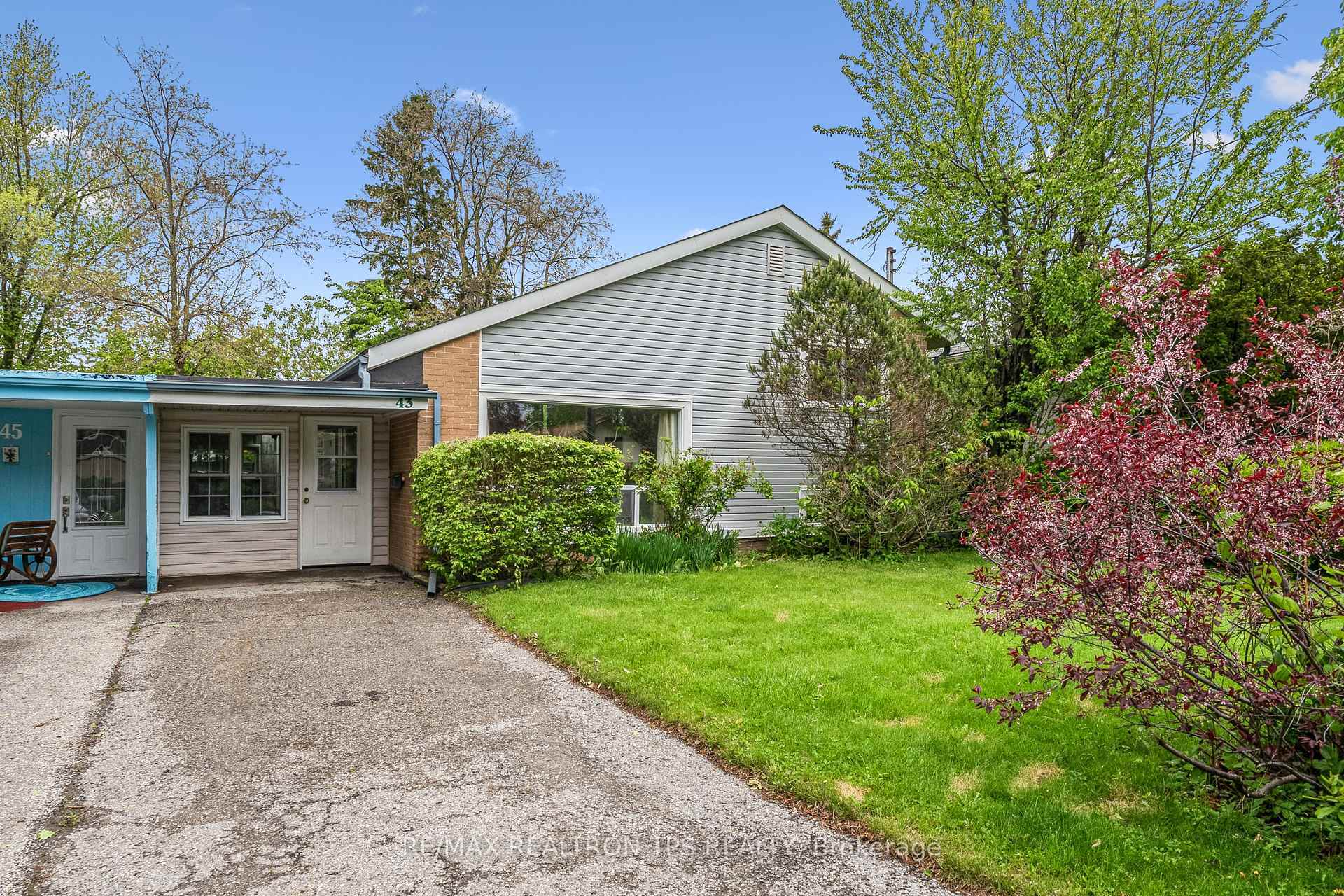 Property Photo: 43 Gondola Crescent ON M1G 2J2