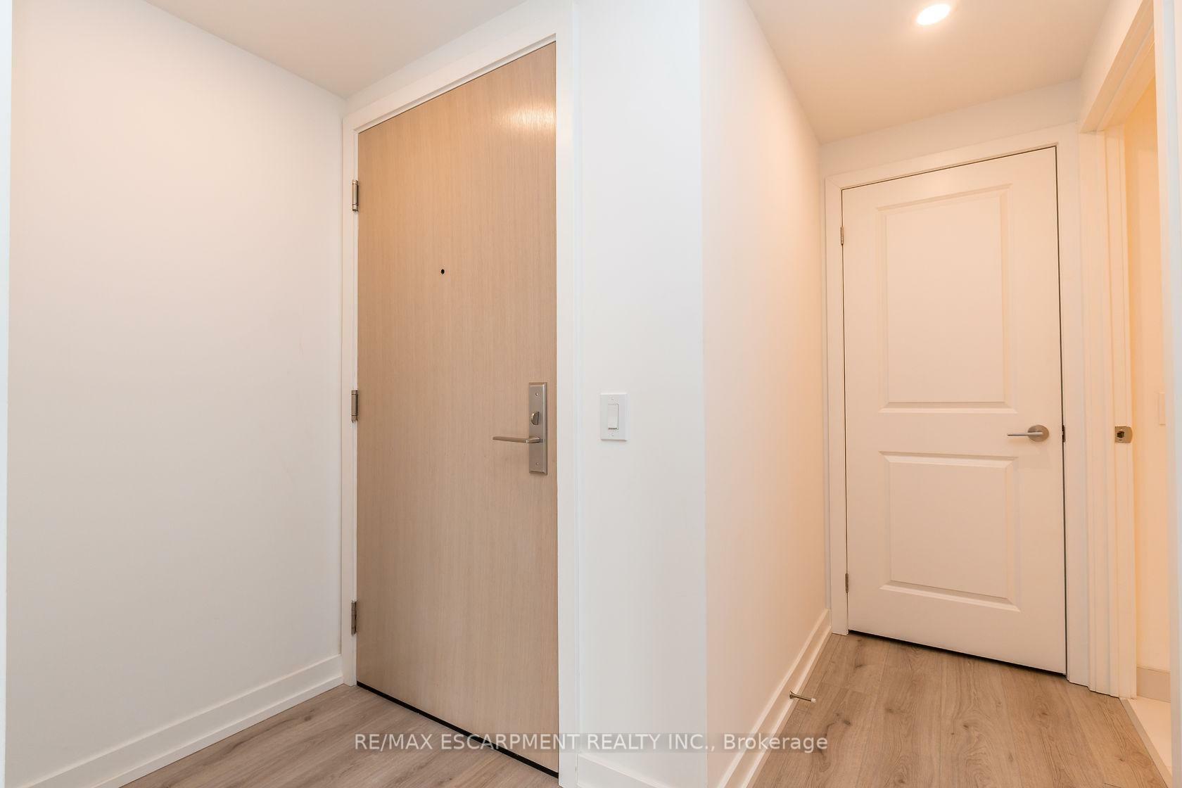 Property Photo: 395 Bloor Street E 2201 ON N4W 0B4
