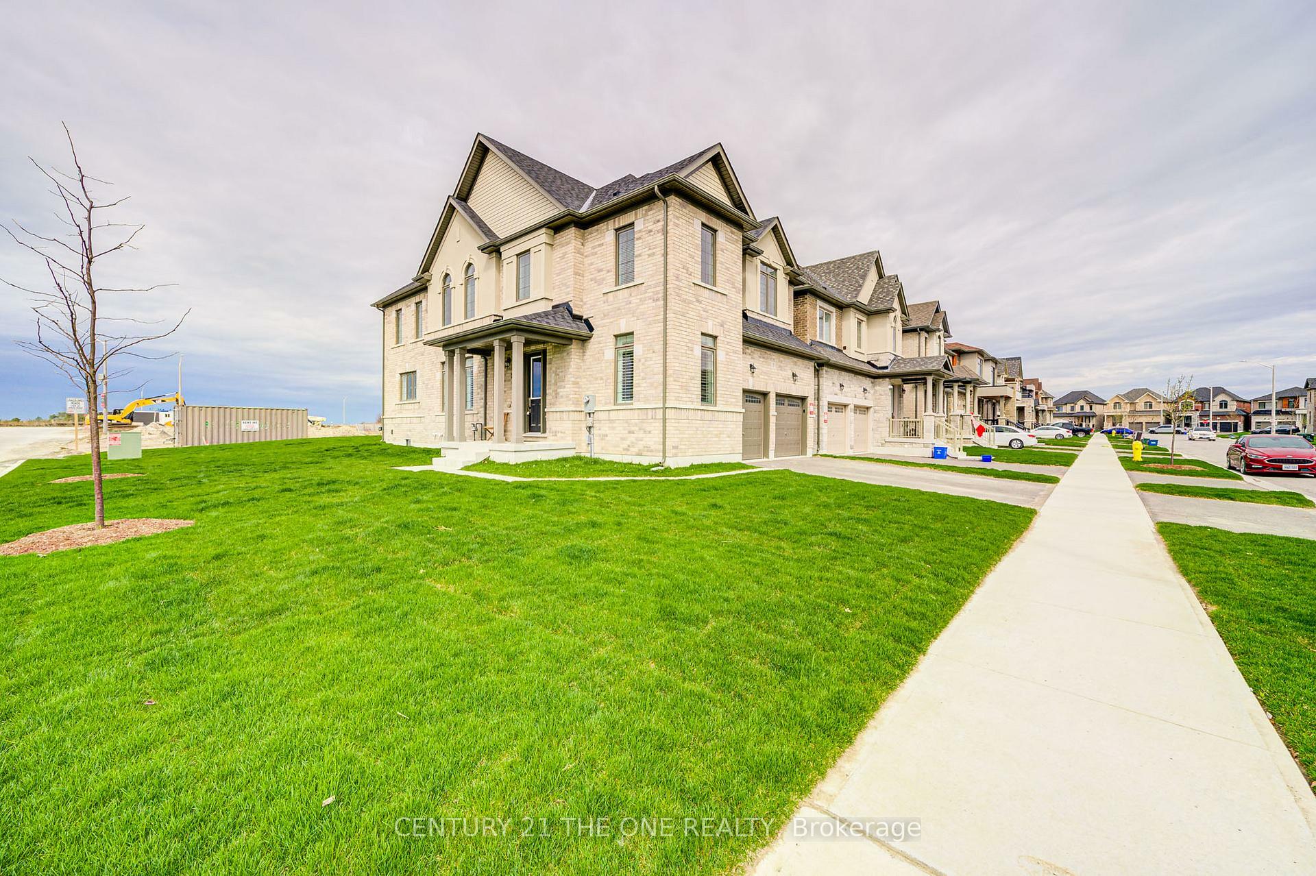 Property Photo:  2 Wesley Brooks Street  ON L1B 0W4 