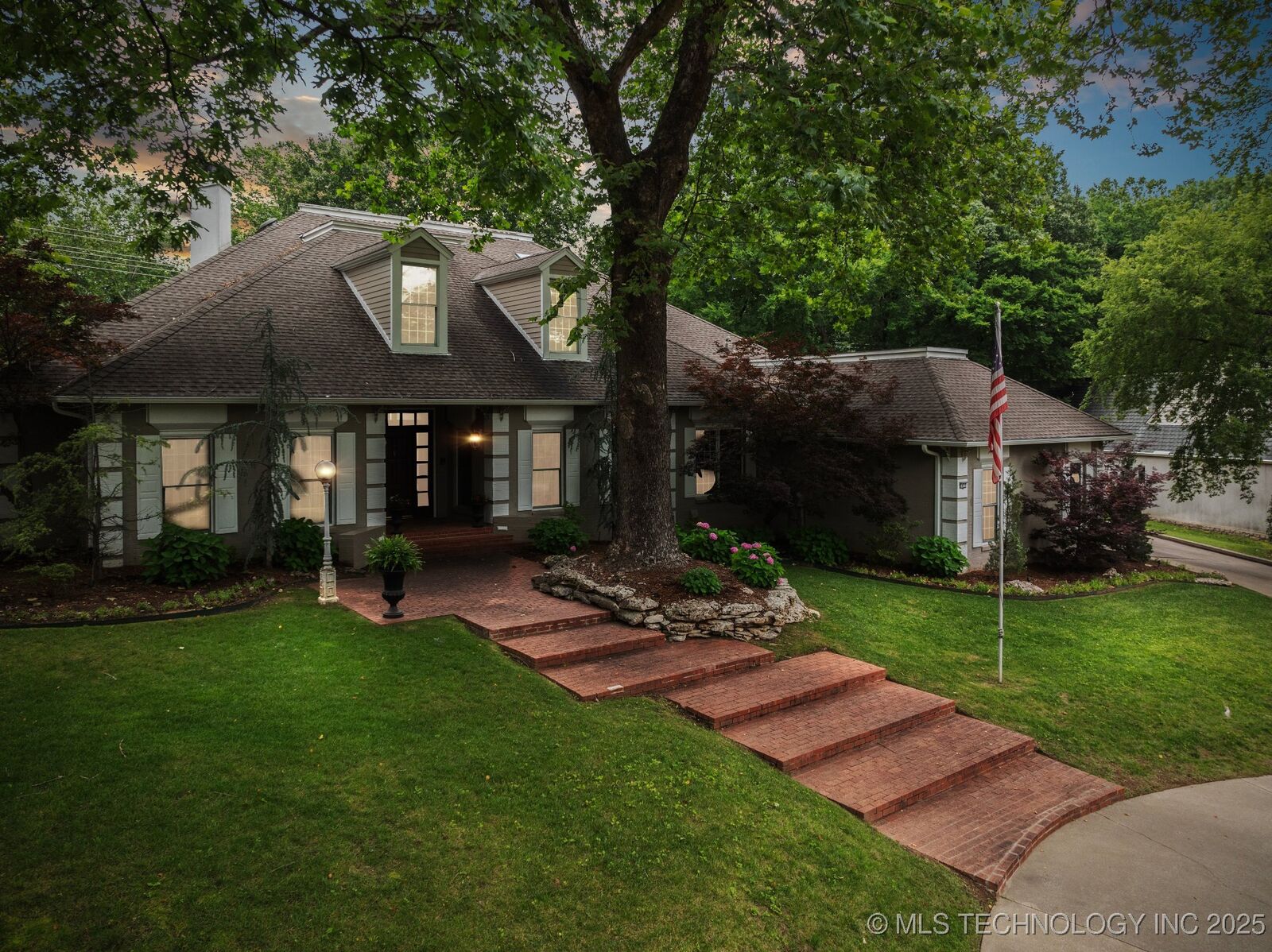 Property Photo:  3431 E 96th Place  OK 74137 