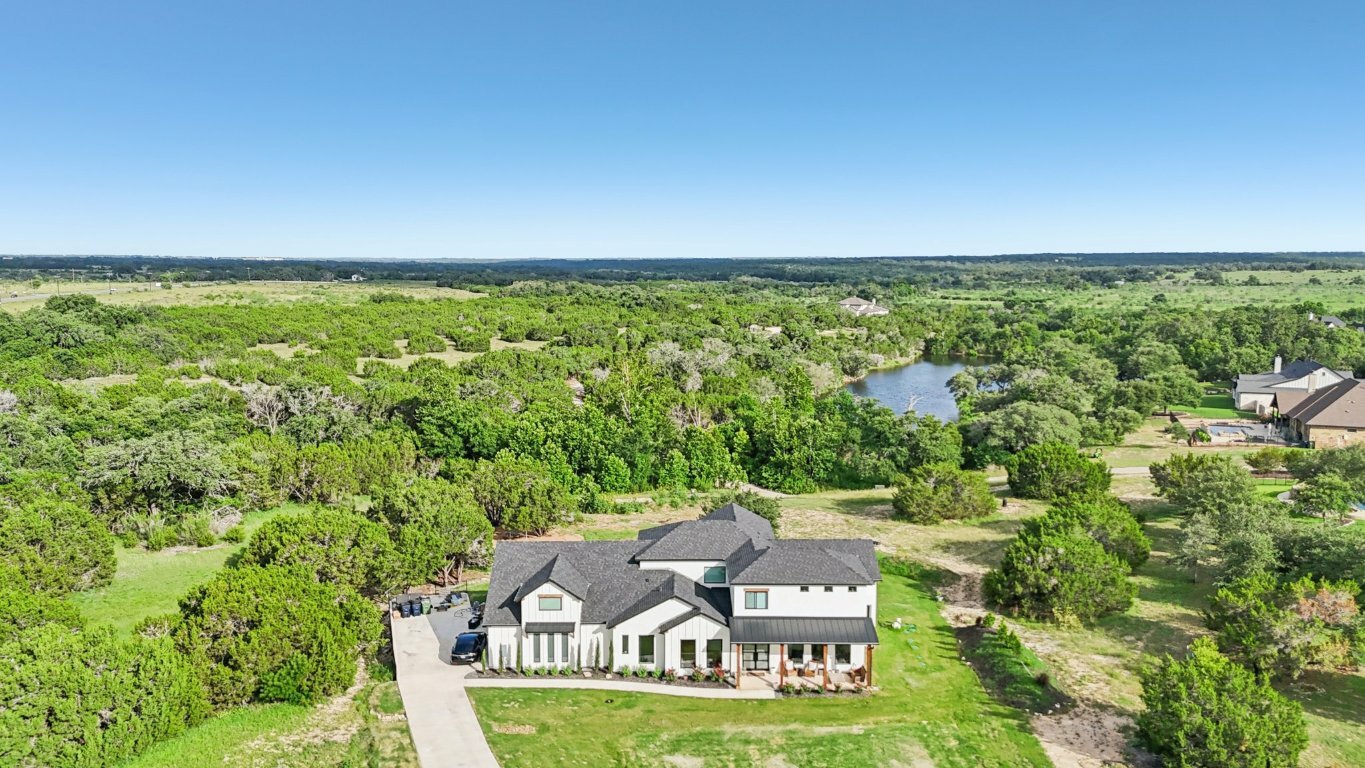 Property Photo: 432 Buffalo Trail TX 78642