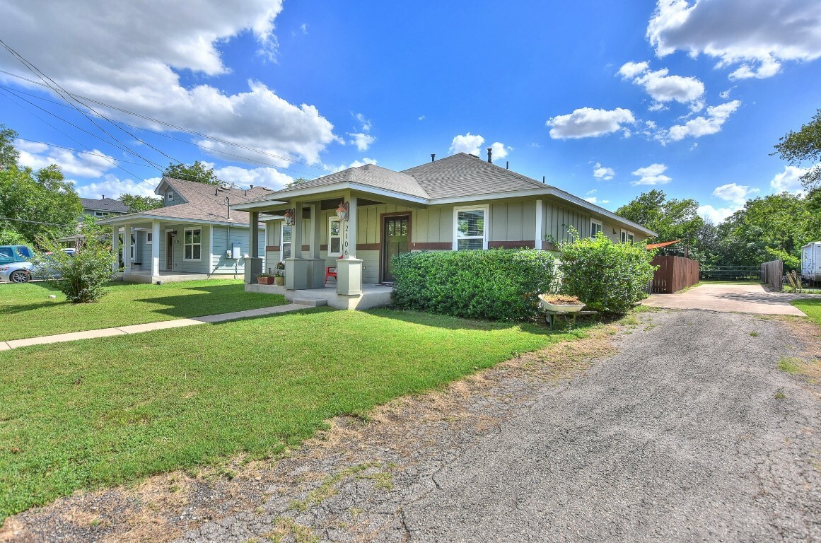 Property Photo: 2106 San Jose Street TX 78626