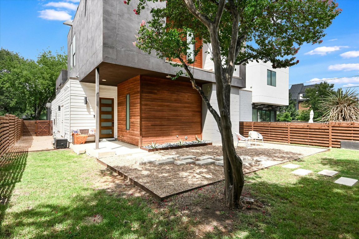 Property Photo:  902 W Live Oak Street  TX 78704 