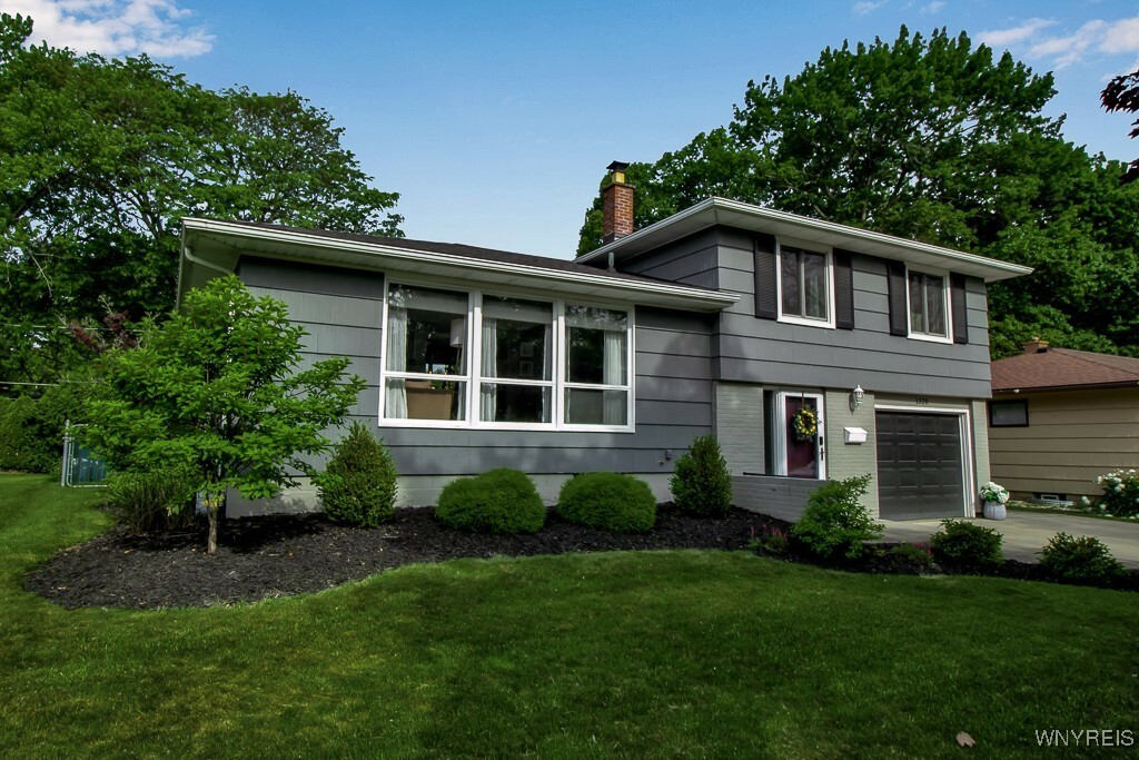 Property Photo: 1320 Brookfield Drive NY 14120