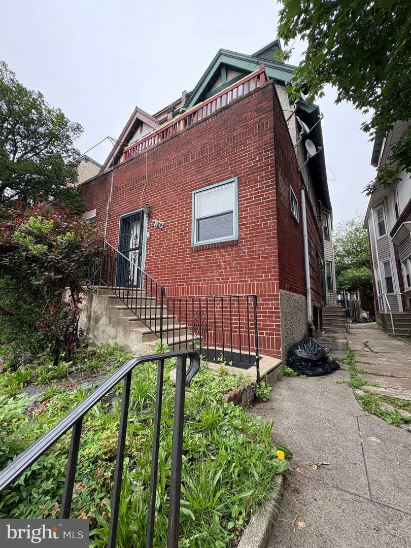 Property Photo:  4617 N Broad Street 2fl  PA 19140 