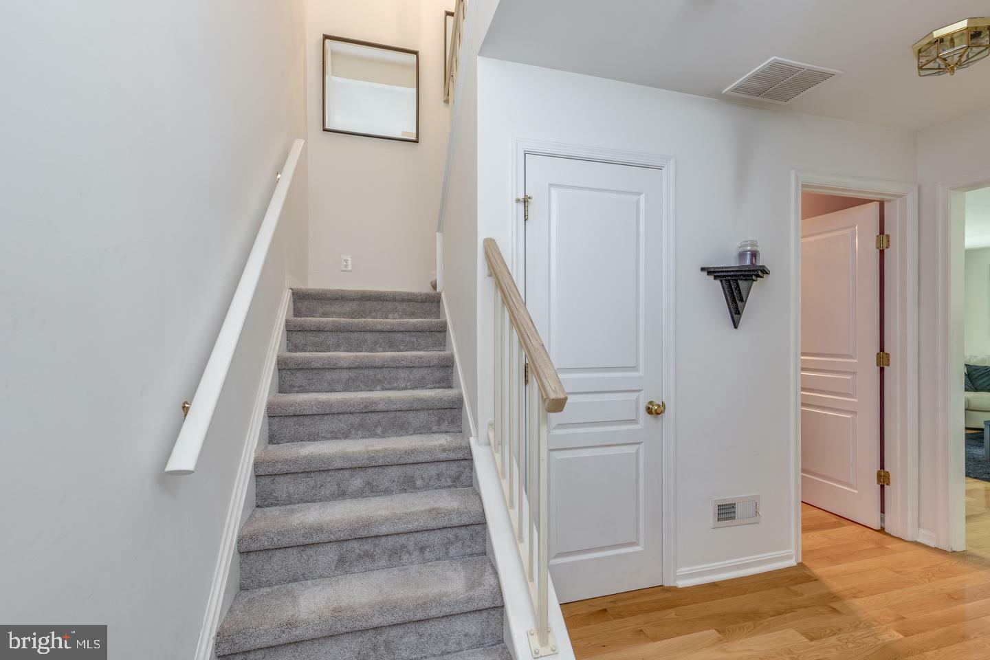 Property Photo:  146 Rosebay Court  NJ 08075 
