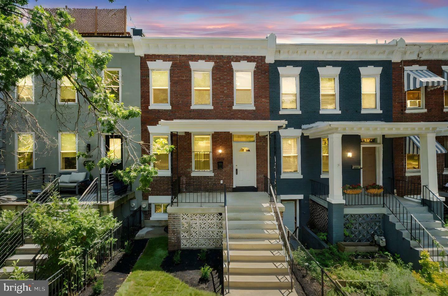 Property Photo:  2419 North Capitol Street NE  DC 20002 