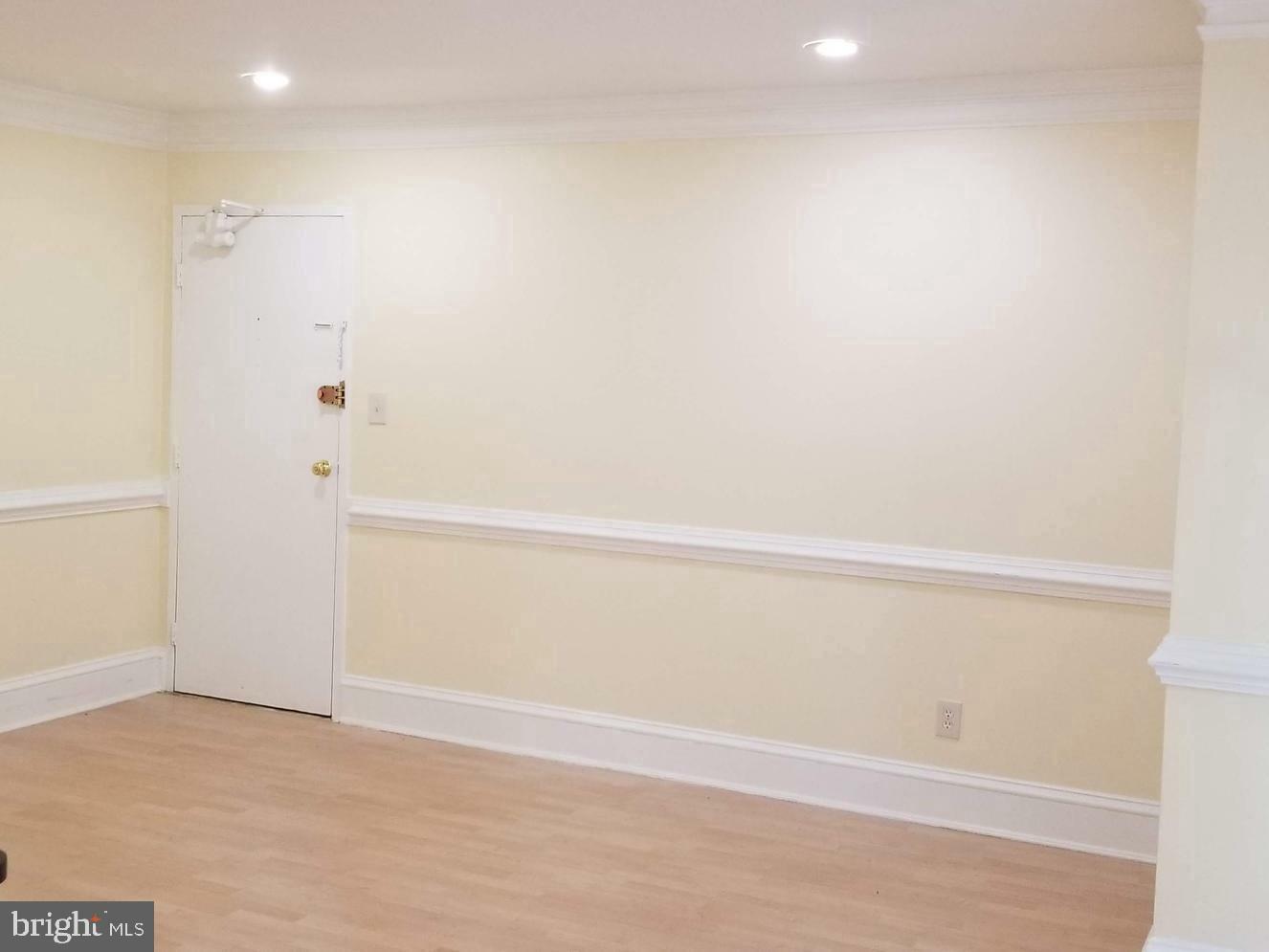 Property Photo: 7759 Donnybrook Court 105 VA 22003
