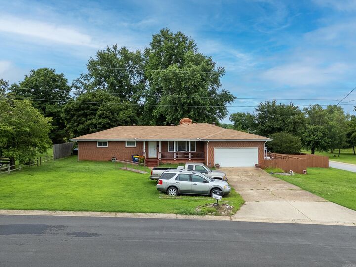 Property Photo: 925 E 6th Street AR 72653