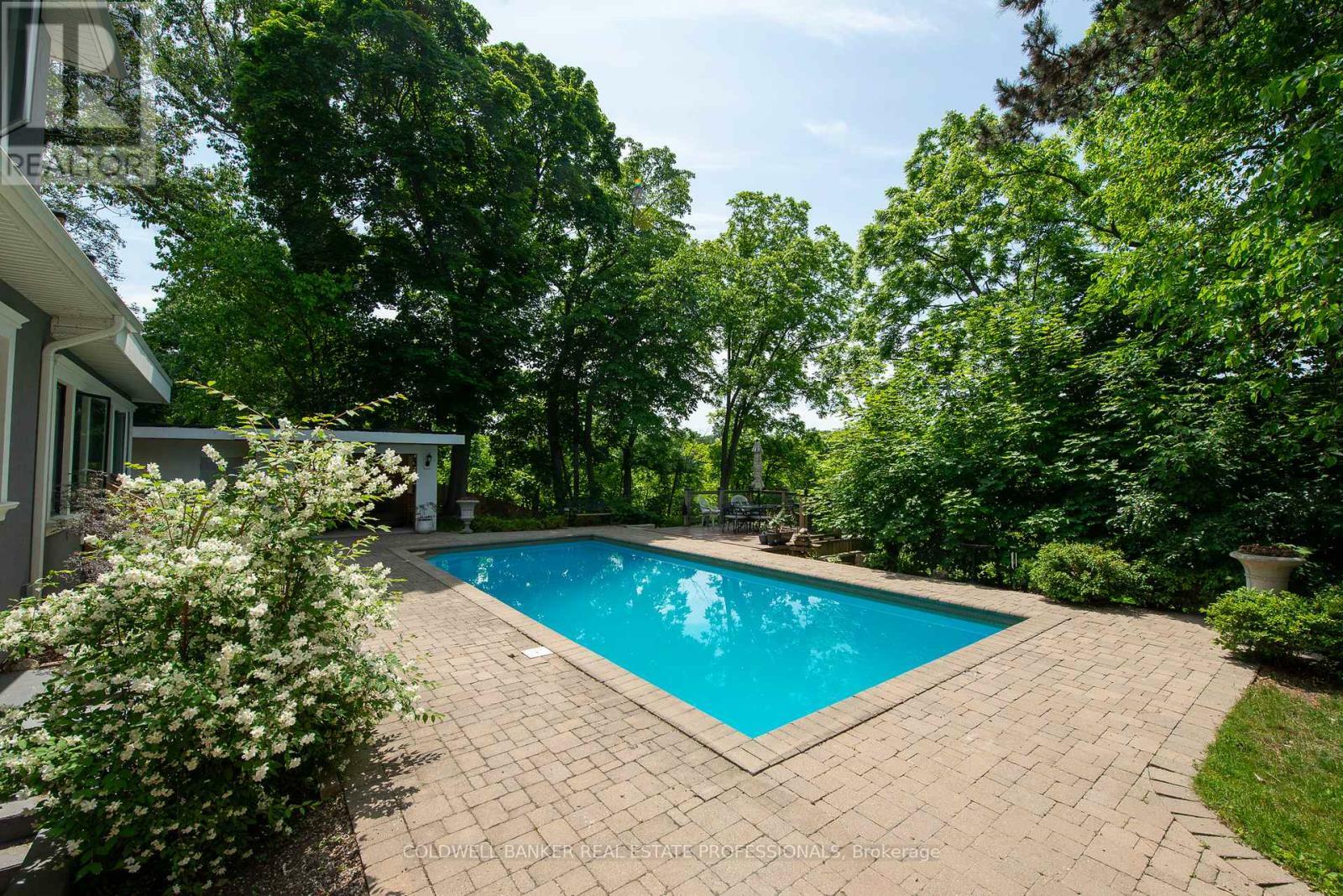Photo de la propriété: 416 Trafalgar Road ON L6J 3H7