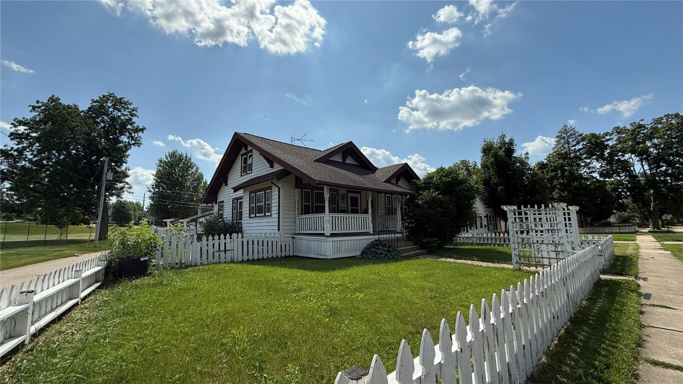 Property Photo: 419 21st Street NE IA 52402
