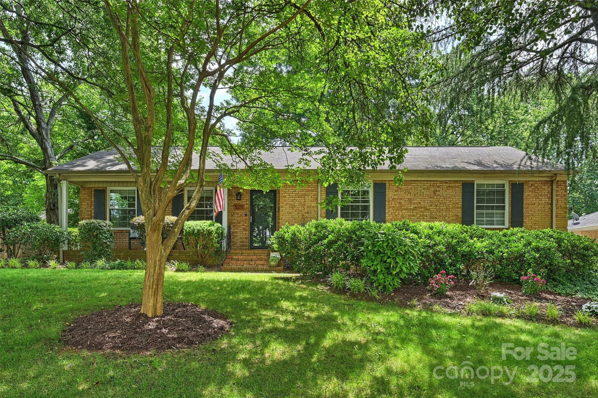 Property Photo: 5211 Londonderry Road NC 28210