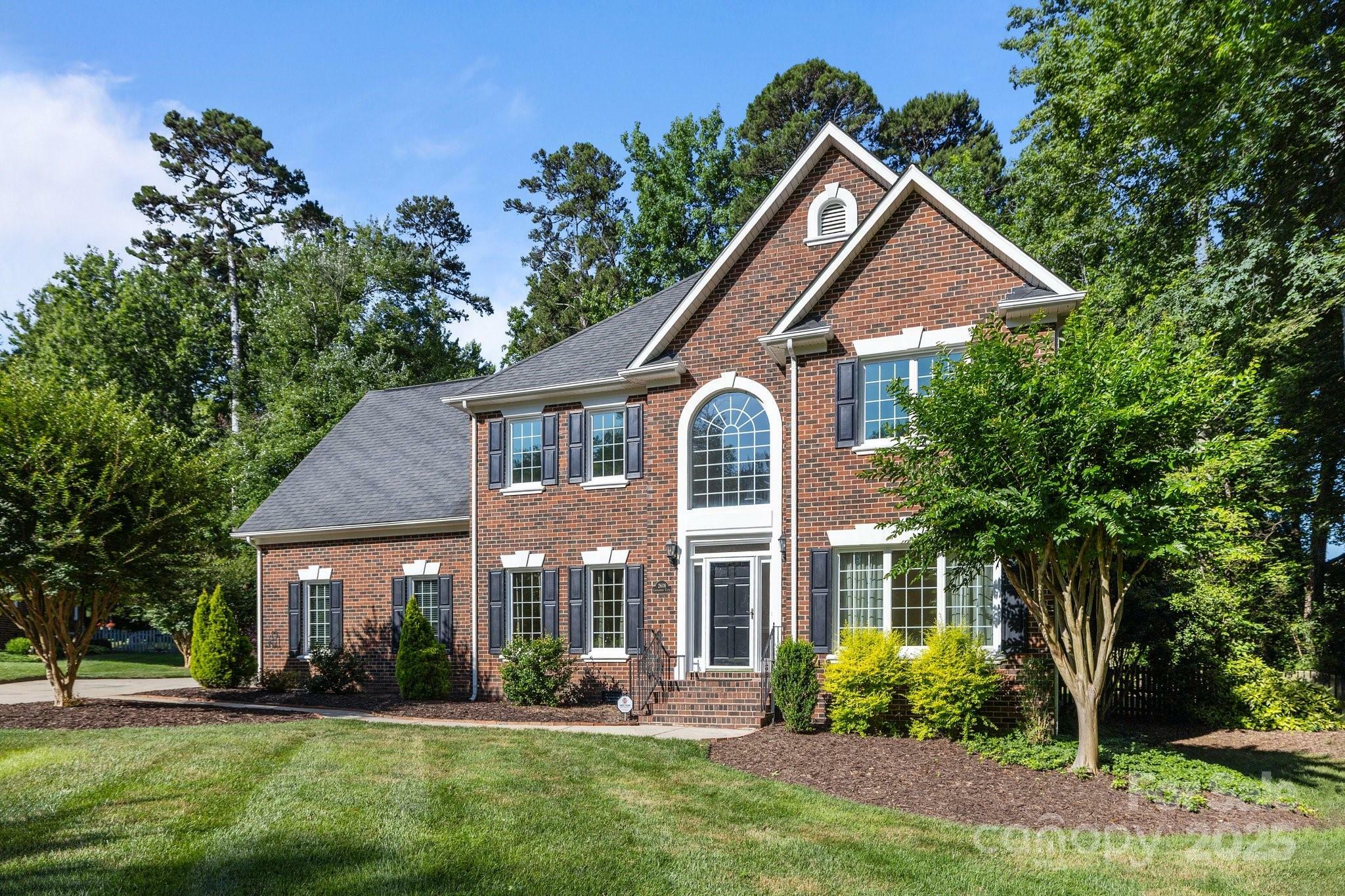 Property Photo: 2608 Carmarthen Court NC 28104