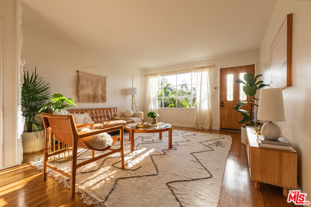 Property Photo: 1212 N Stone St CA 90063