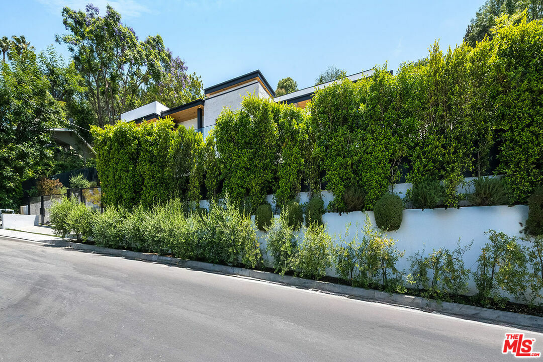 Property Photo: 11258 Laurie Dr CA 91604