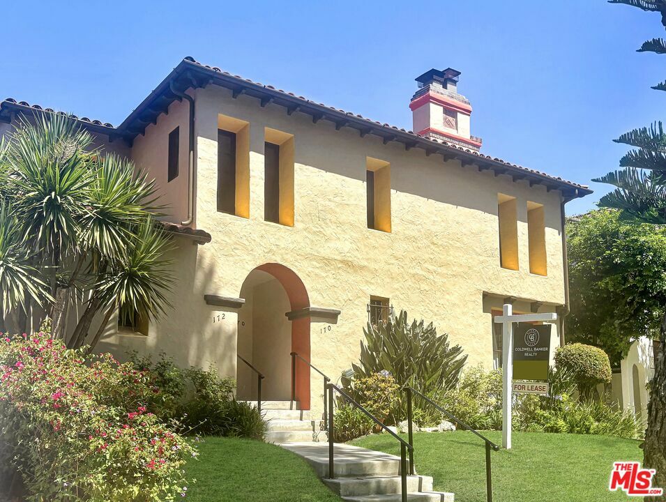 Property Photo: 170 N Orange Dr CA 90036